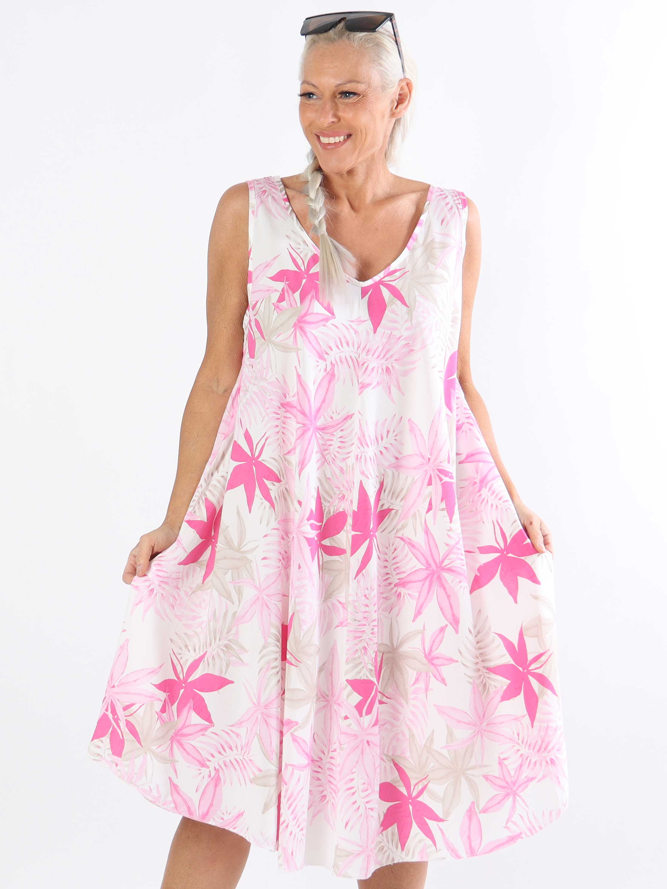 Sigri - Plus size blomsterkjole i viskose med bredestropper